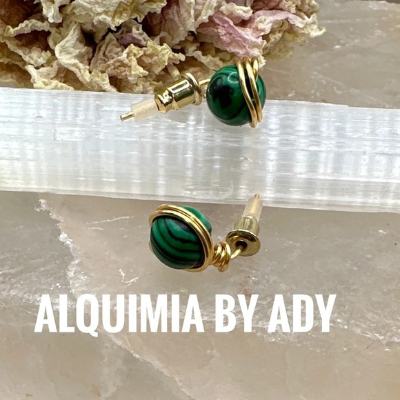Gold and malachite stud statement dainty earrings - Picture 2 of 7